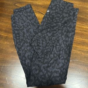Align size 4 lululemon leggings 28”